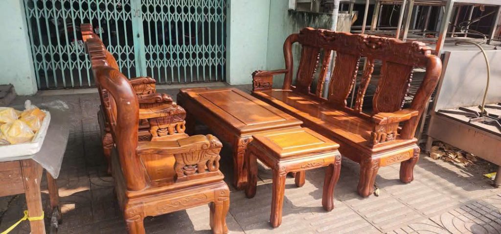 Thu mua bàn ghế gỗ giá cao