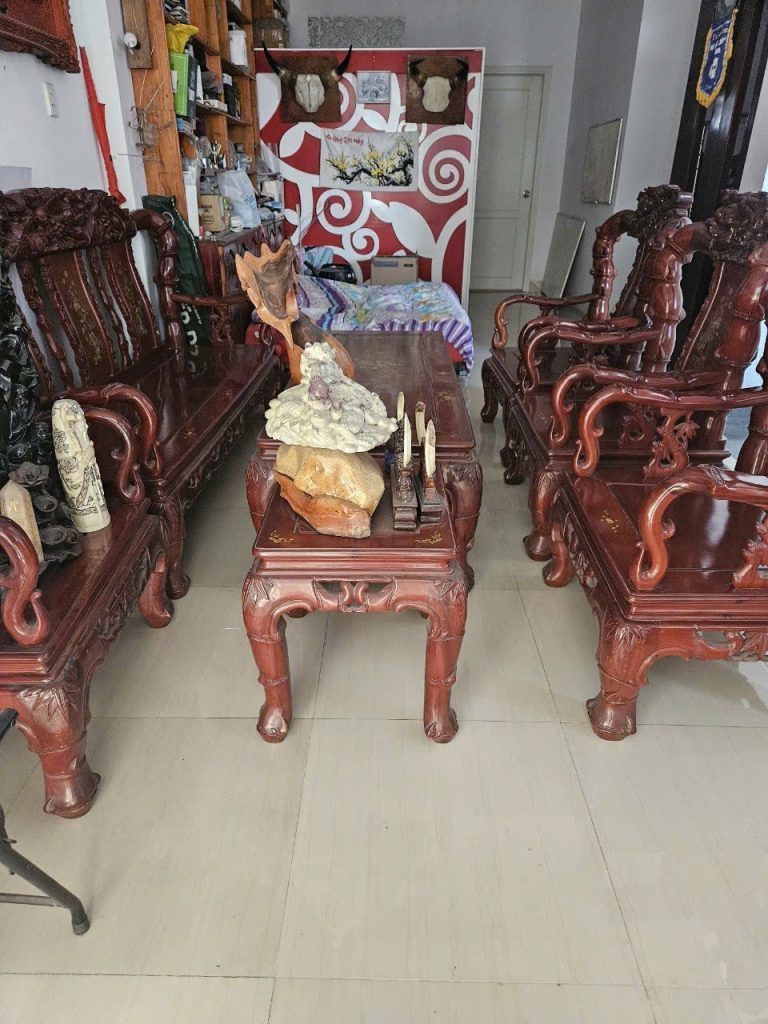 Dịch Vụ Thu Mua Bàn Ghế Gỗ Giá Cao