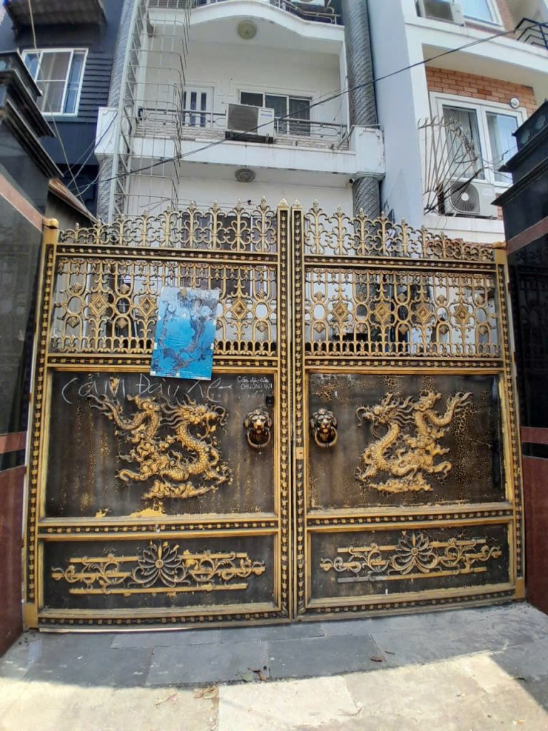 Thu mua cửa cổng, cửa nhôm đúc giá cao
